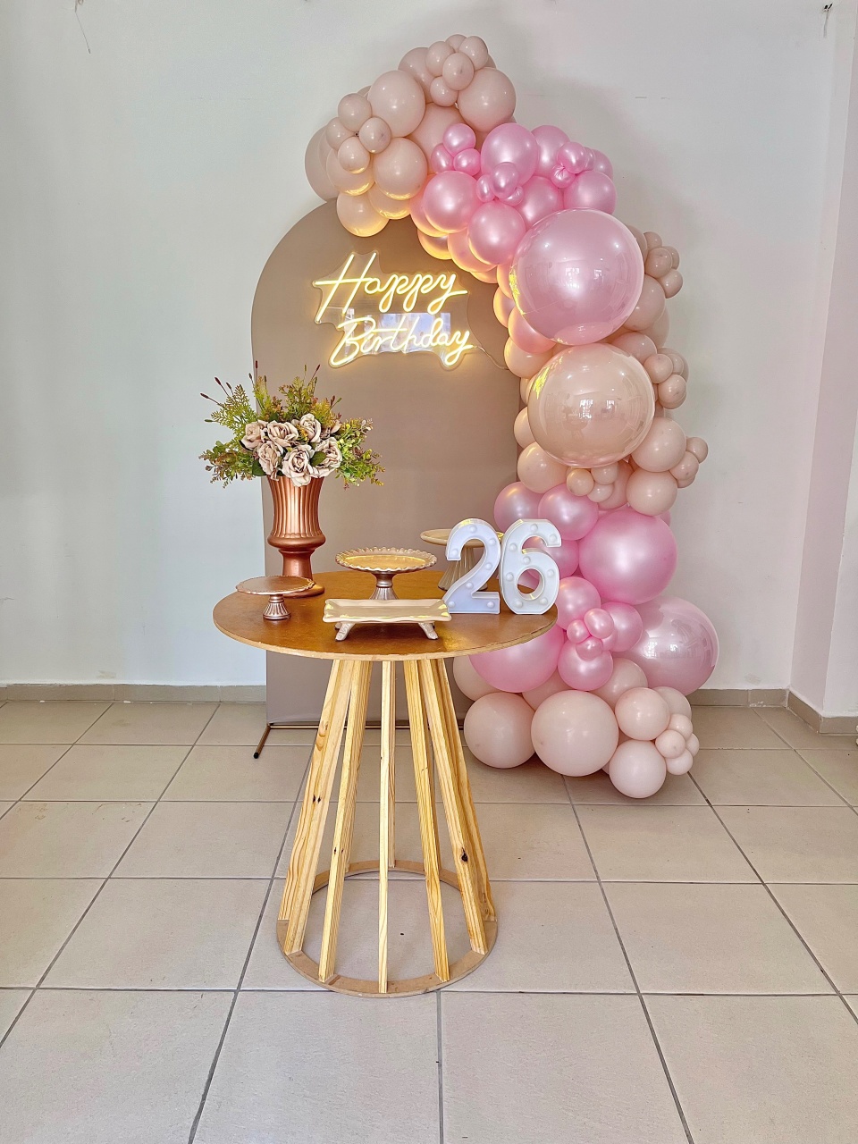 Decoração Rosa Perolado Com Nude  - Me Pegue Monte