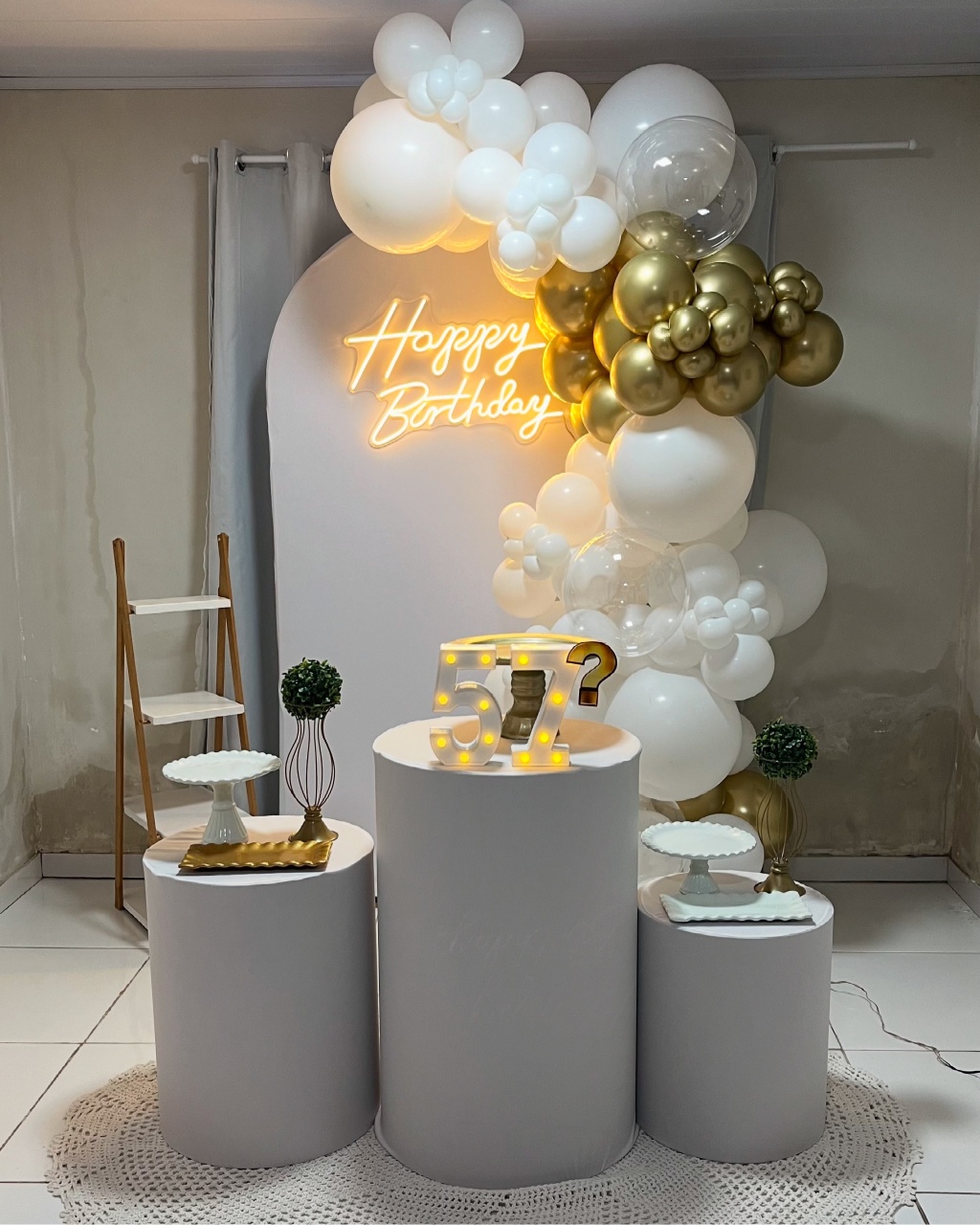 Decoração Branco Com Dourado  - Me Pegue Monte