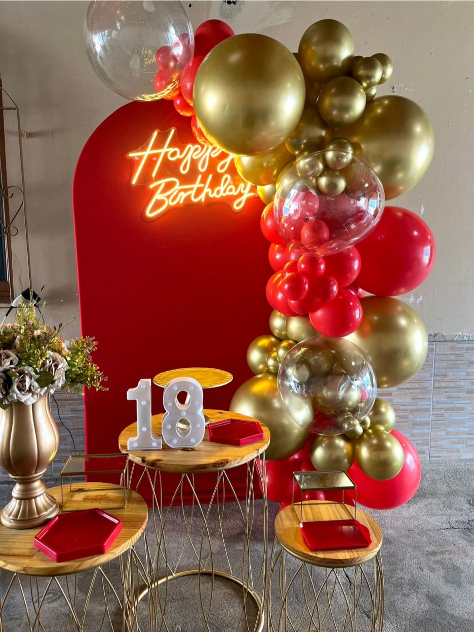 Decoração Vermelho E Dourado  - Me Pegue Monte