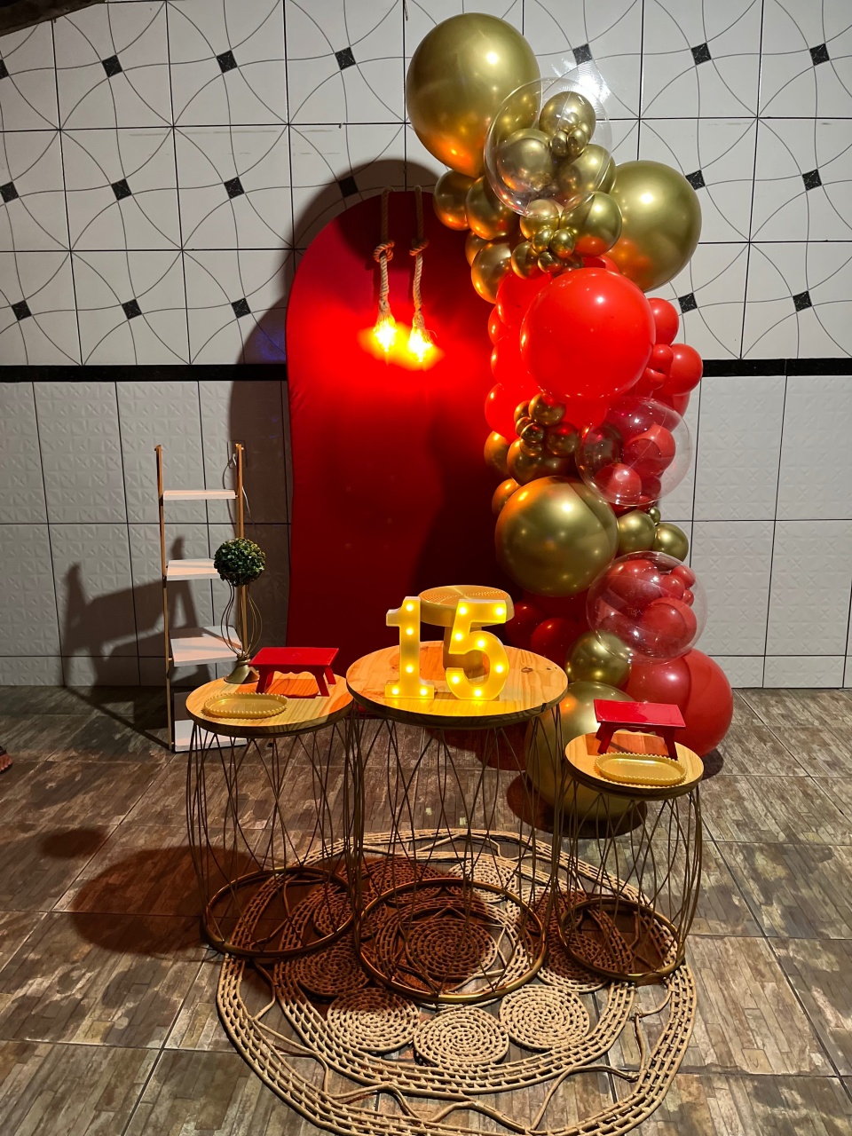 Decoração Vermelho E Dourado  - Me Pegue Monte