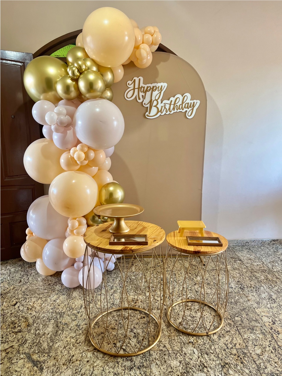 Decoração Intimista - Nude E Dourado  - Me Pegue Monte