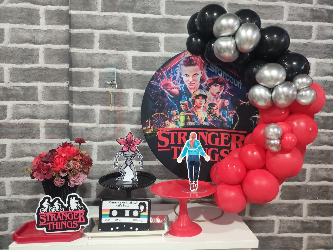 Kit Só Um Bolinho Stranger Things - MOURA EVENTOSS