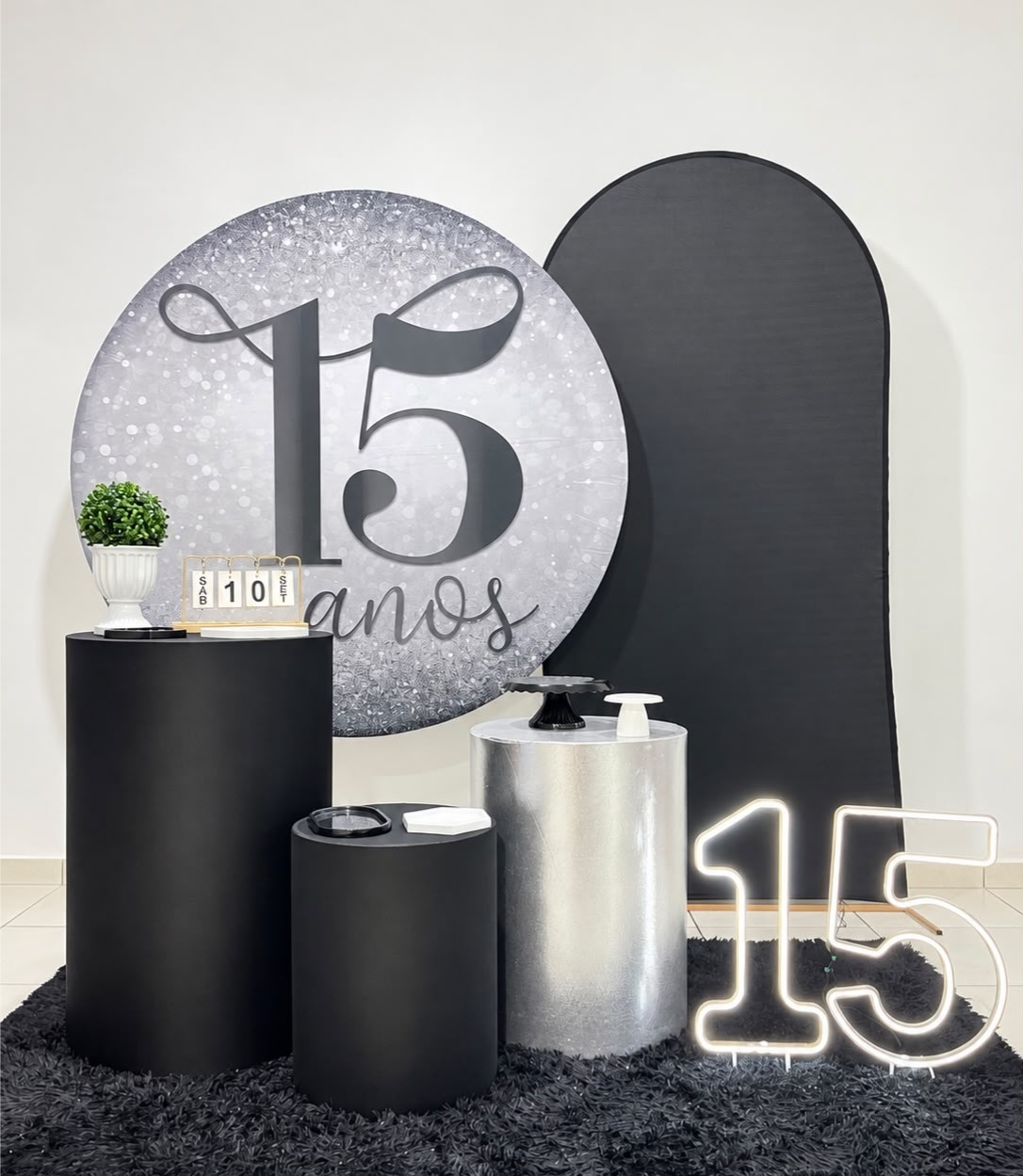 15 Anos Preto E Prata C/ Romano - decorbox