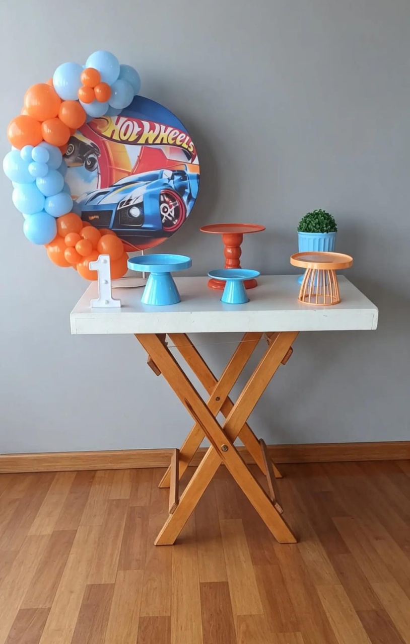 Festa Na Mesa Hot Wheels C\ Mesa Cavalete - Biscuit's Mania 