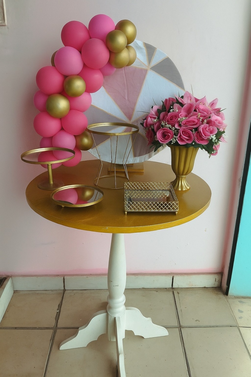 Festa Na Mesa Rosa E Dourado Luxo - Biscuit's Mania 