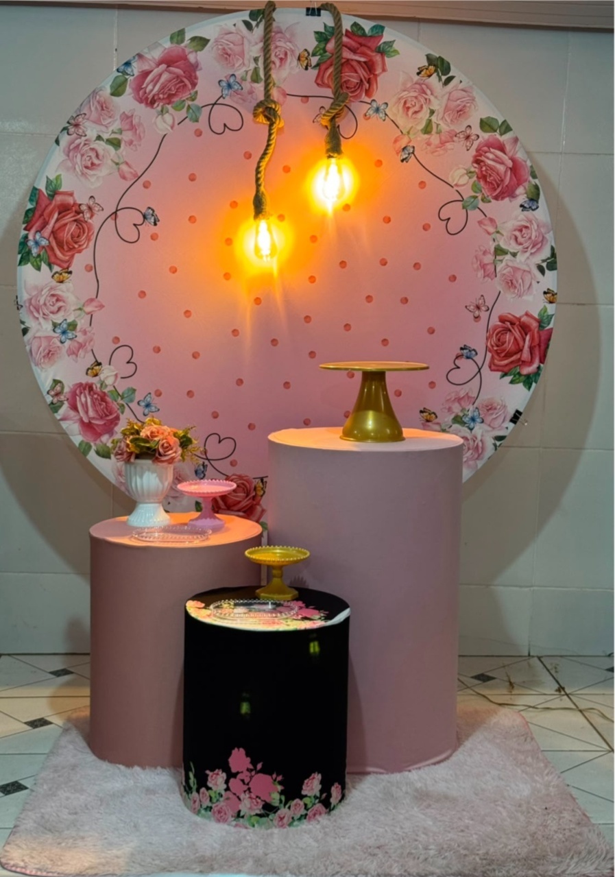 Alugue Pegue Monte Para Decoração de Festa Tema Floral Rosa E Corações Adulto - Catálogo Digital Big Day 