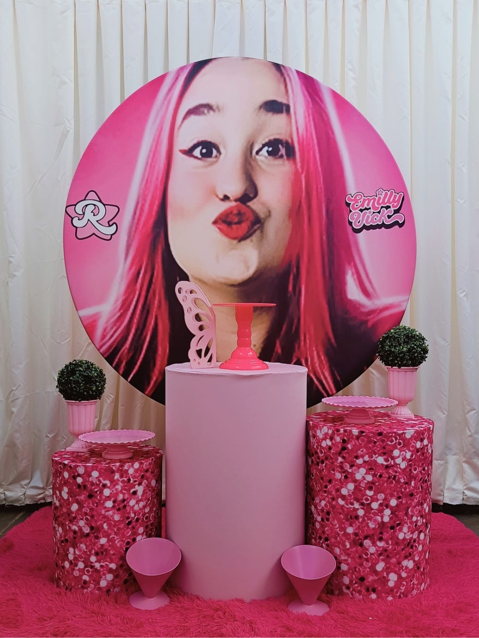 Alugue Tema Para Festa Decoração Emilly Vick - Catálogo Digital Big Day 