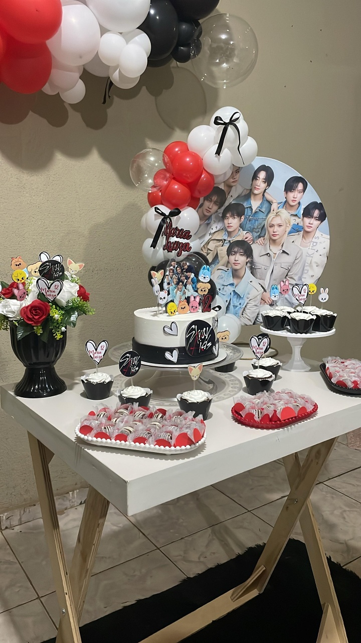 Alugue Festa Na Mesa Stray Kids  - Catálogo Digital Big Day 