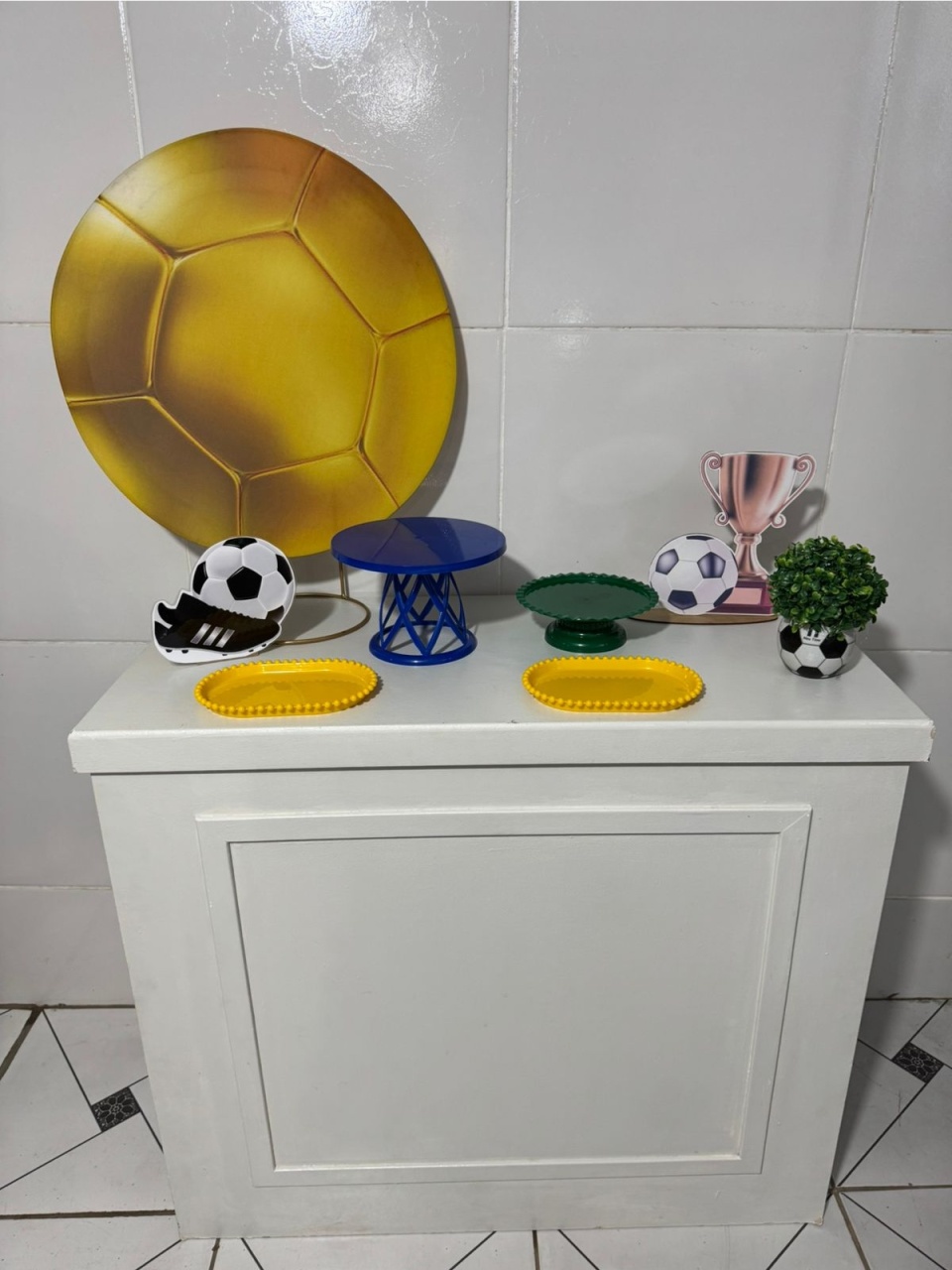 Alugue Festa Na Mesa Bola Futebol Dourado 2 - Catálogo Digital Big Day 