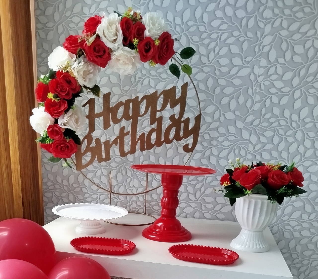 Alugue Festa Na Mesa Floral Vermelho Branco 2 - Catálogo Digital Big Day 