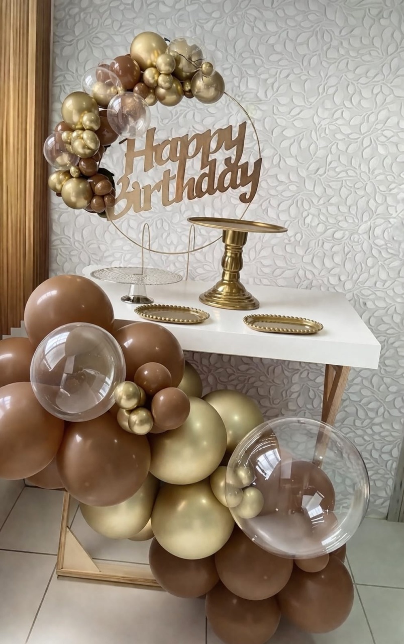 Alugue Festa Na Mesa Happy Marrom E Dourado - Catálogo Digital Big Day 