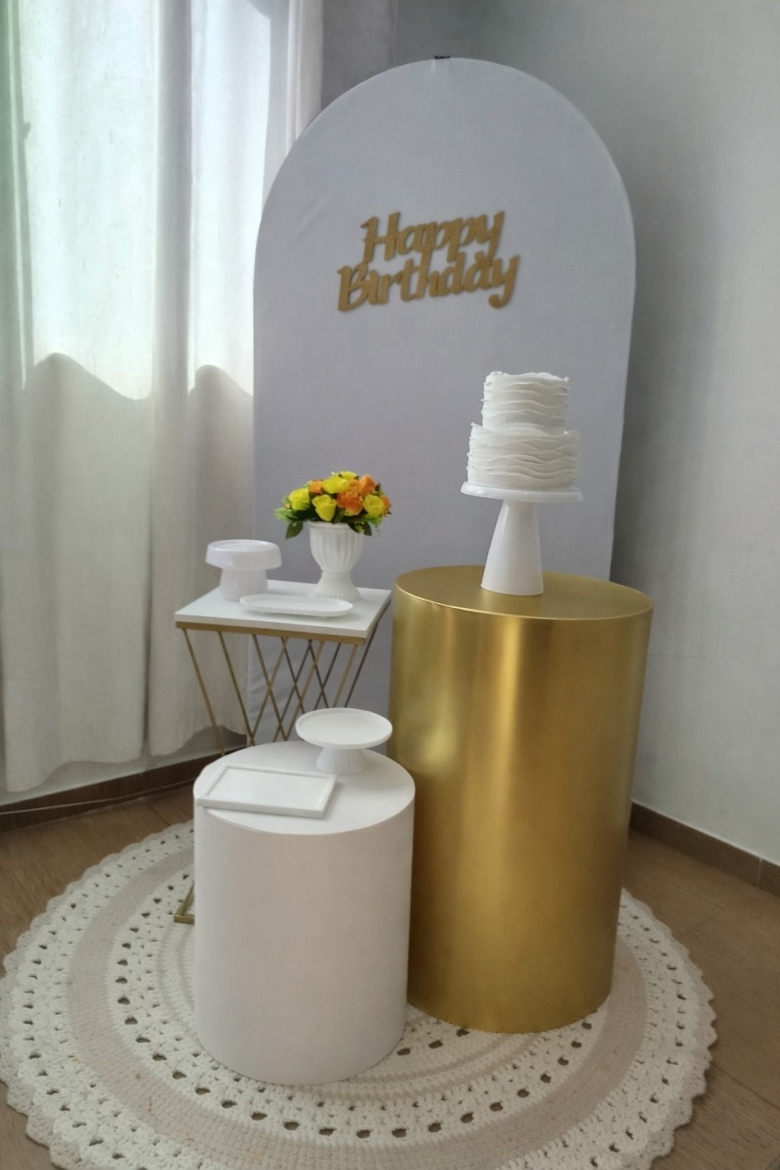 Alugue Pegue Monte Tema Para Festa Decoração Branco Dourado  - Catálogo Digital Big Day 