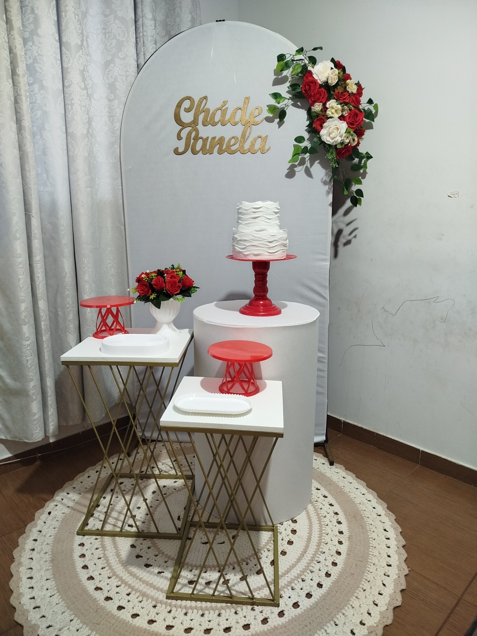 Alugue Tema Para Festa Decoração Cha Panela Floral Vermelho  - Catálogo Digital Big Day 