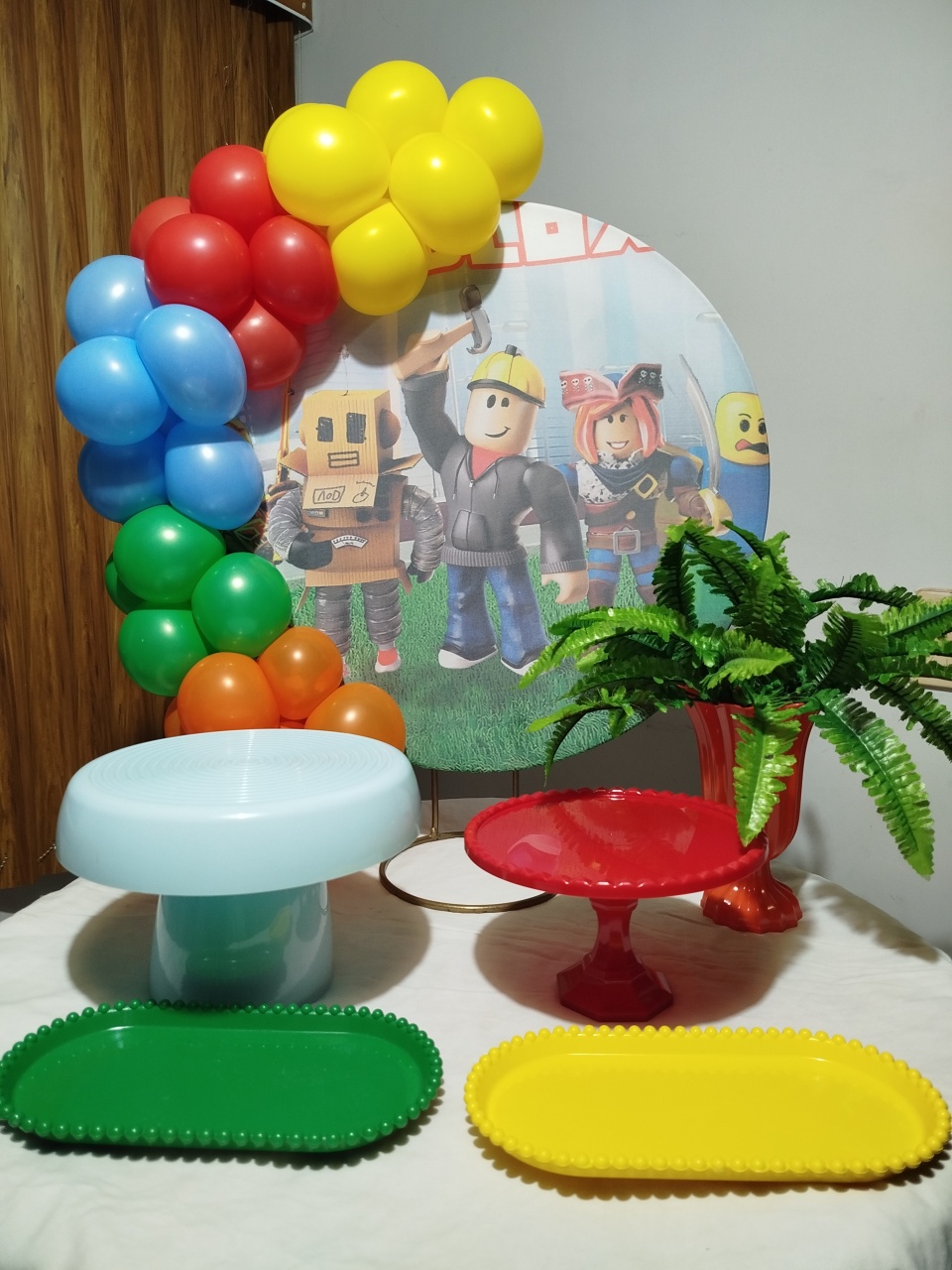 Alugue Festa Na Mesa Roblox  - Catálogo Digital Big Day 