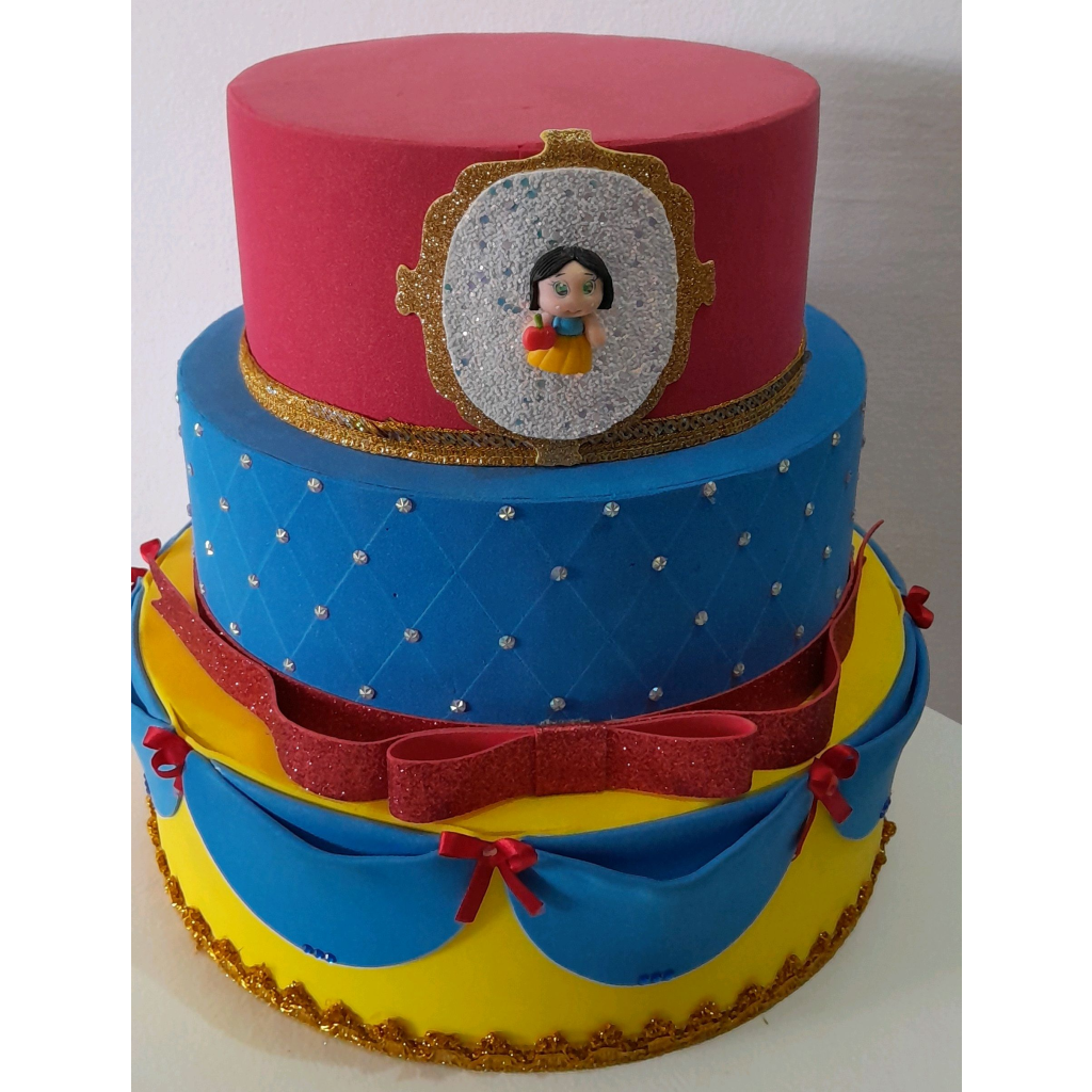 Bolo Fake Branca de Neve Eva - alegria em festa