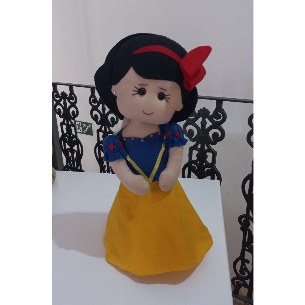 Branca de Neve Em Feltro - alegria em festa
