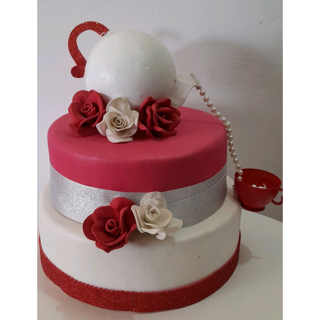 Bolo Fake Chá de Cozinha Vermelho E Branco - alegria em festa