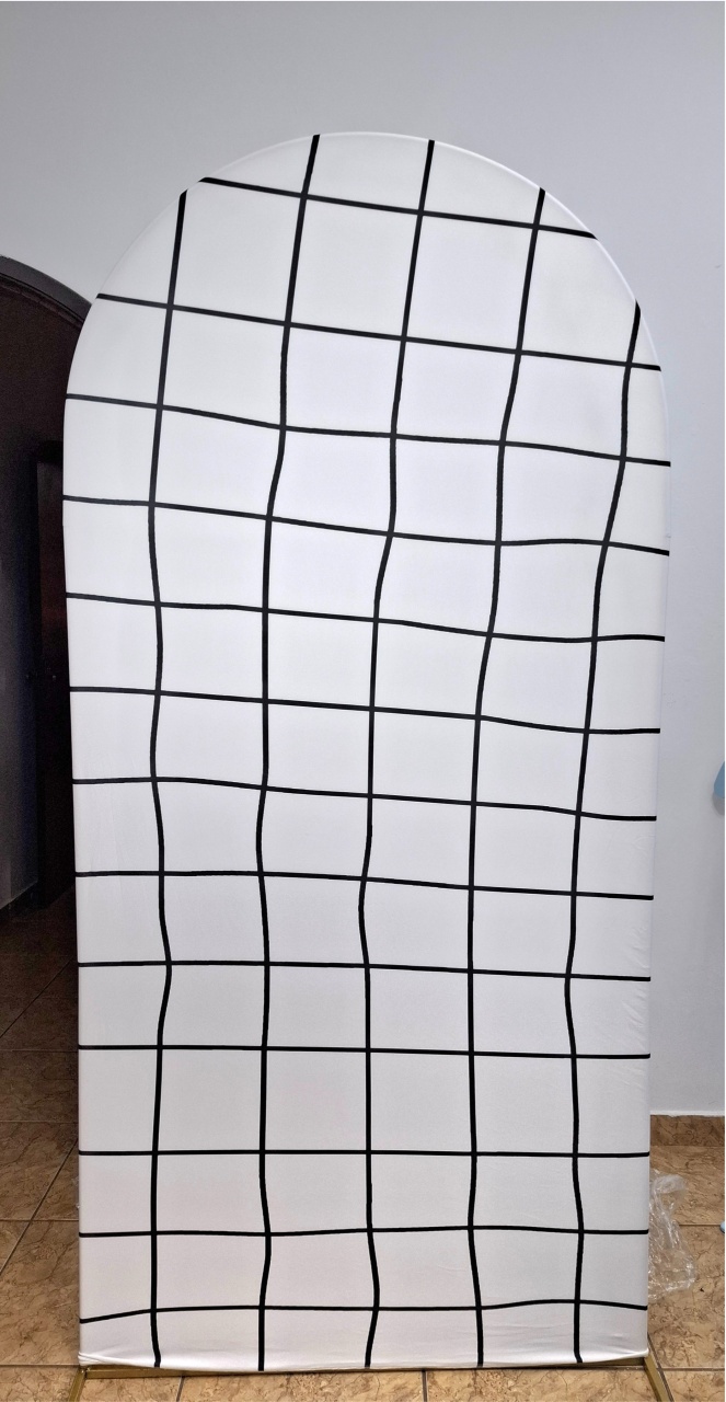 Painel Romano Quadriculado Preto E Branco 2X1 - alegria em festa