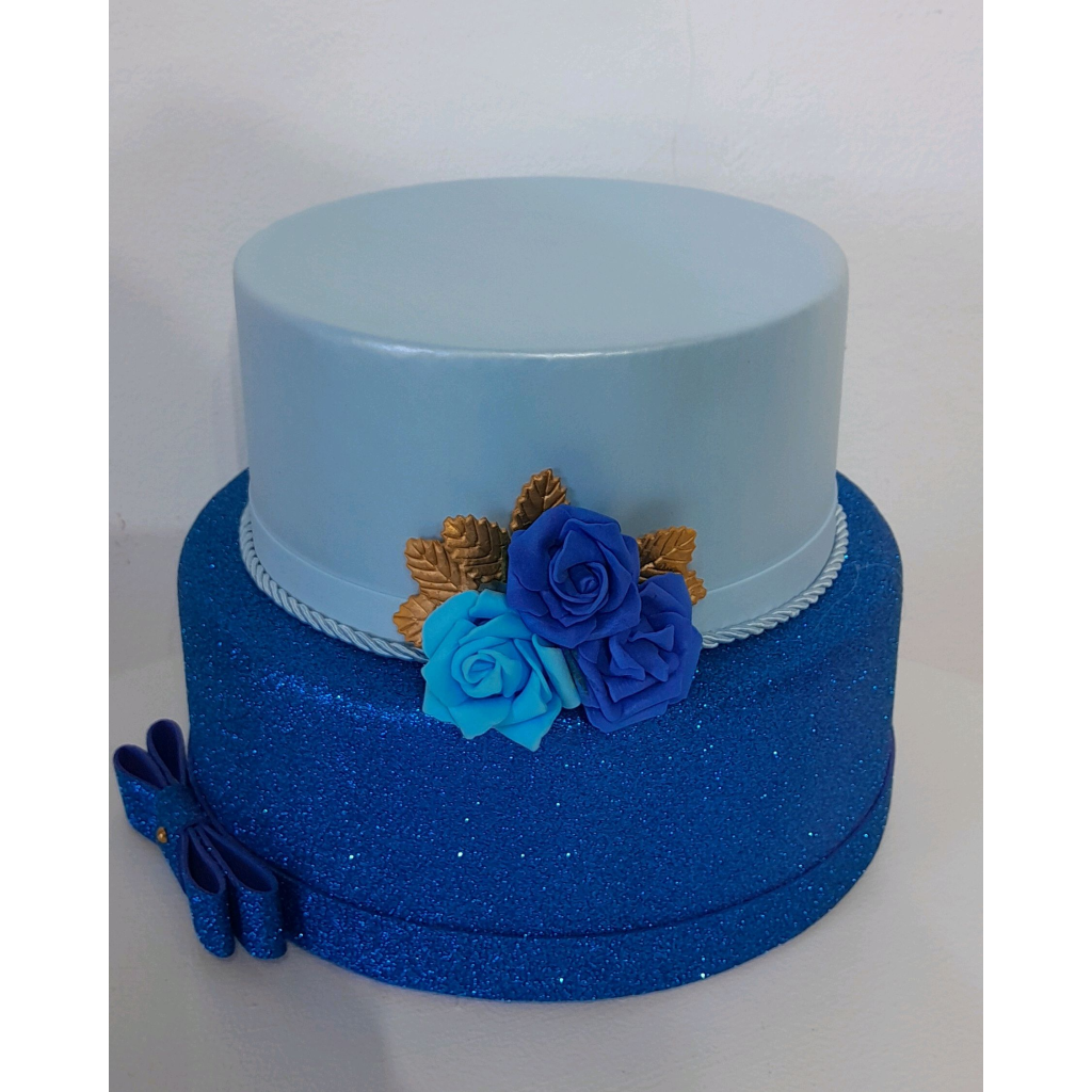 Bolo Fake Azul Com Gliter - alegria em festa