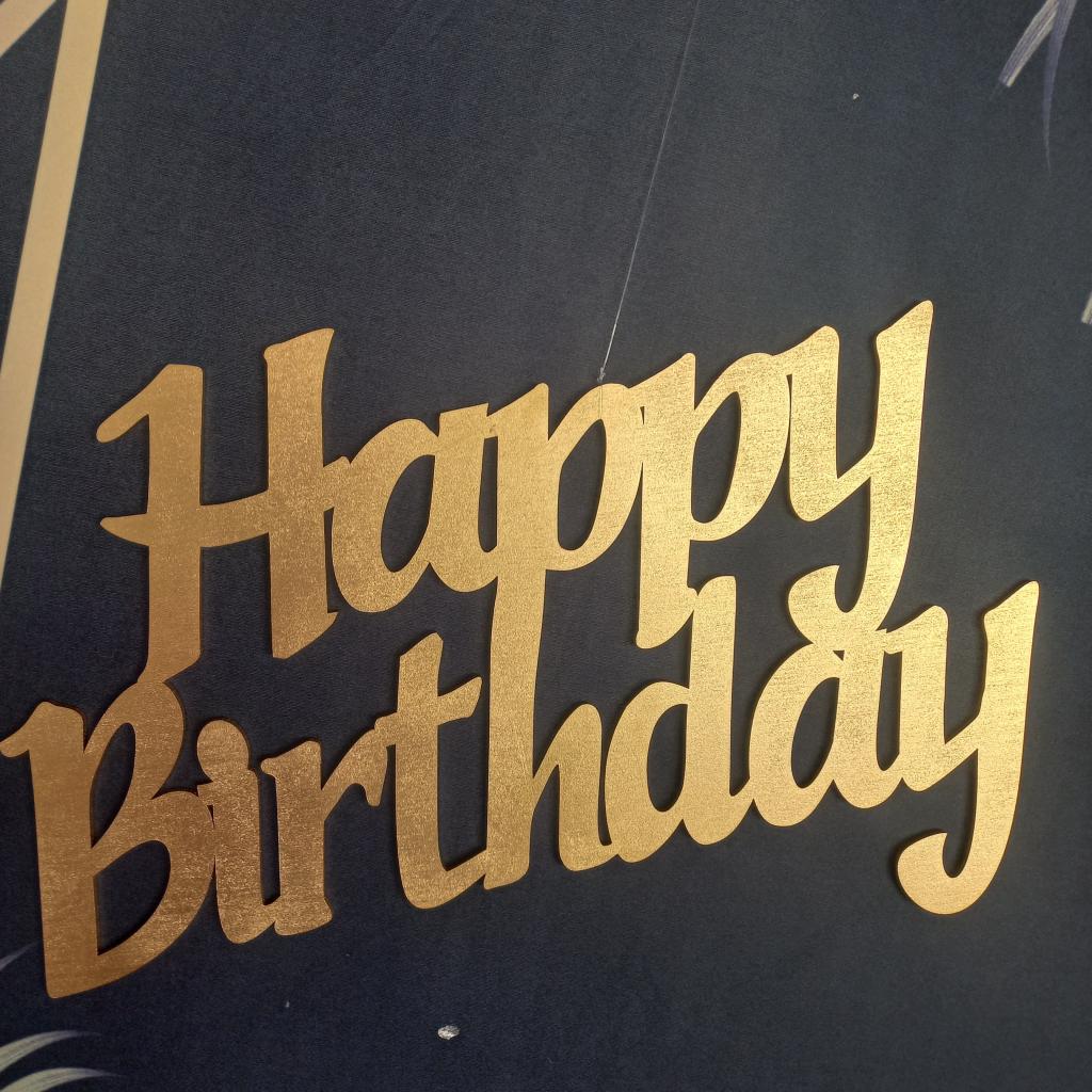 Happy Bhirday Em Mdf - alegria em festa