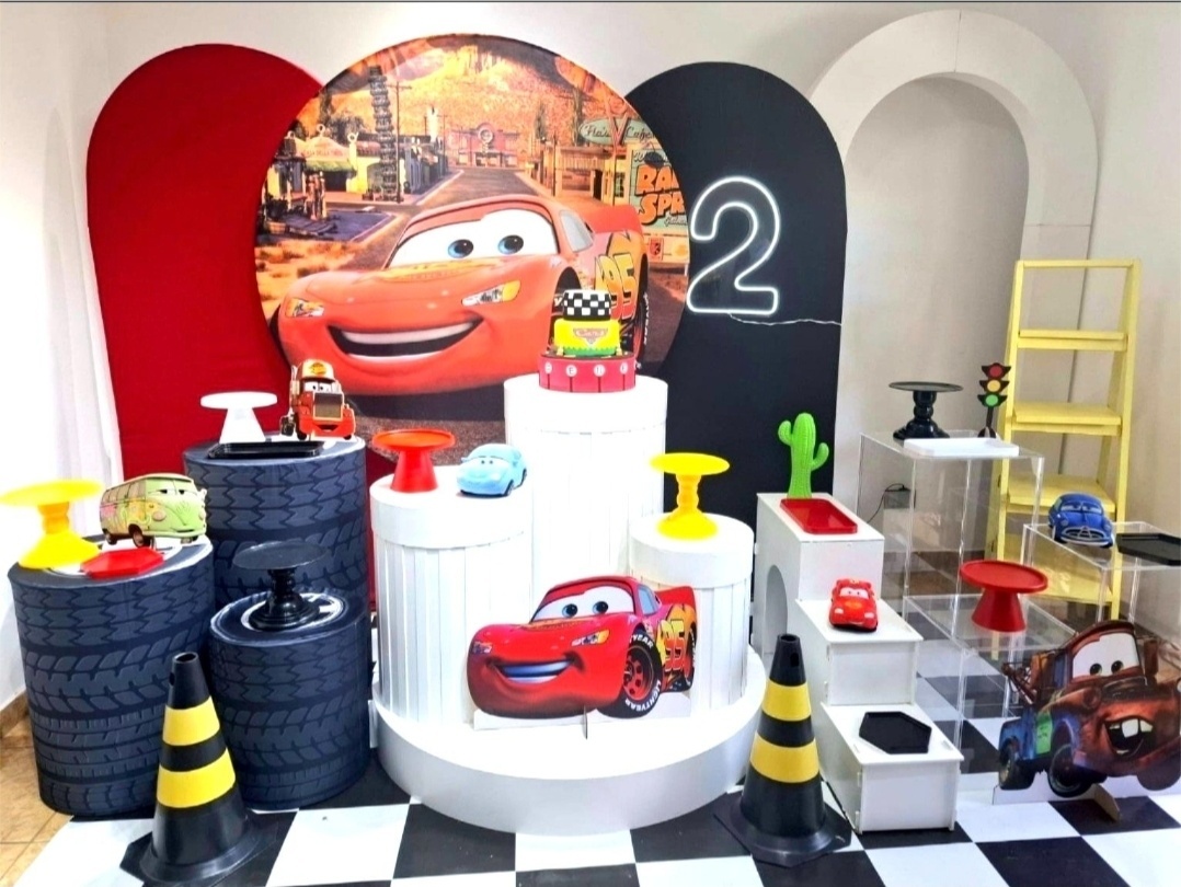 Carros Mqueen - alegria em festa