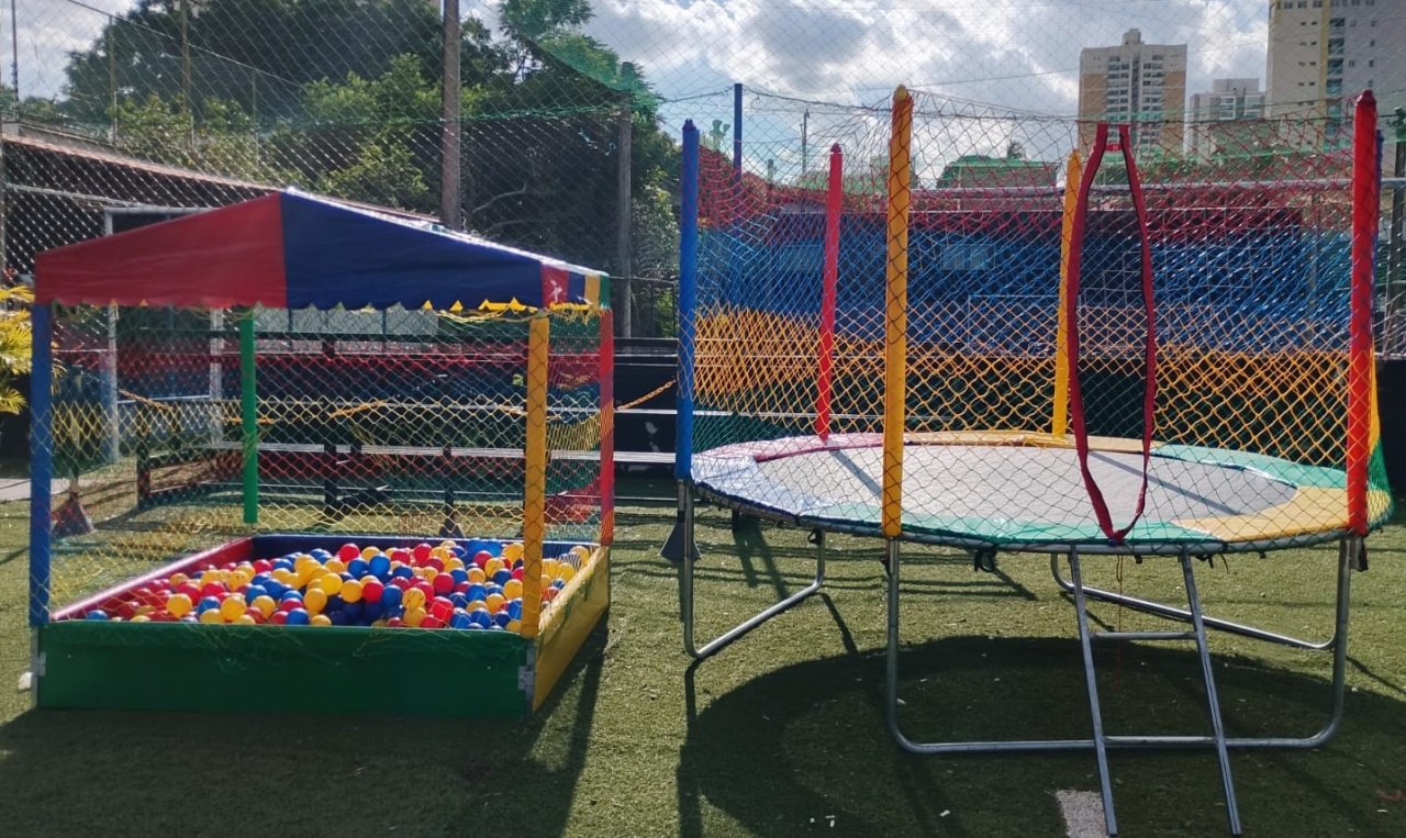 Combo Cama Elástica 3M + Piscina de Bolinha  - Festejar Locações