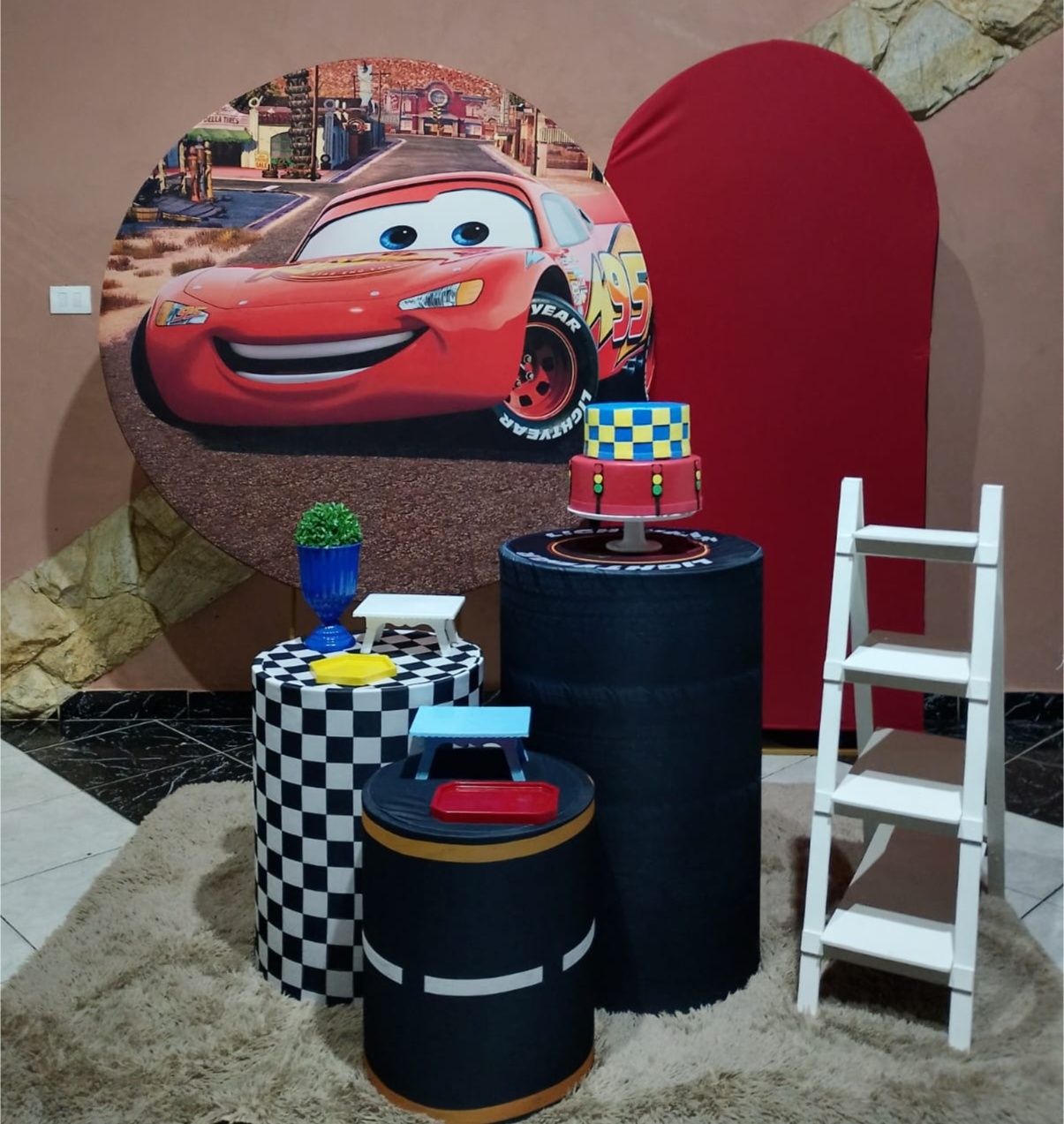 Kit Carros Mc Queen - Ouro - Festejar Locações
