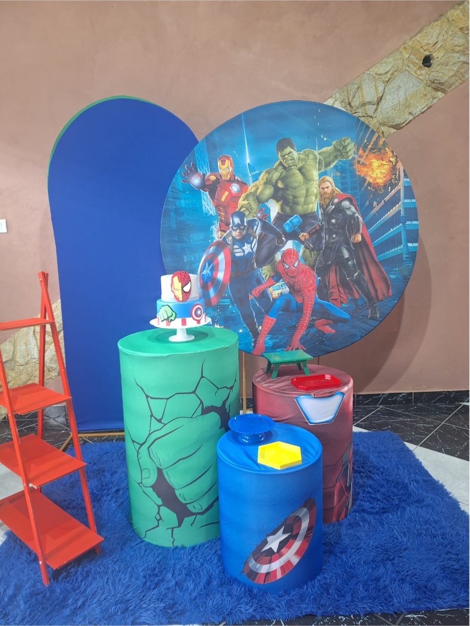 Kit Vingadores - Ouro - Festejar Locações
