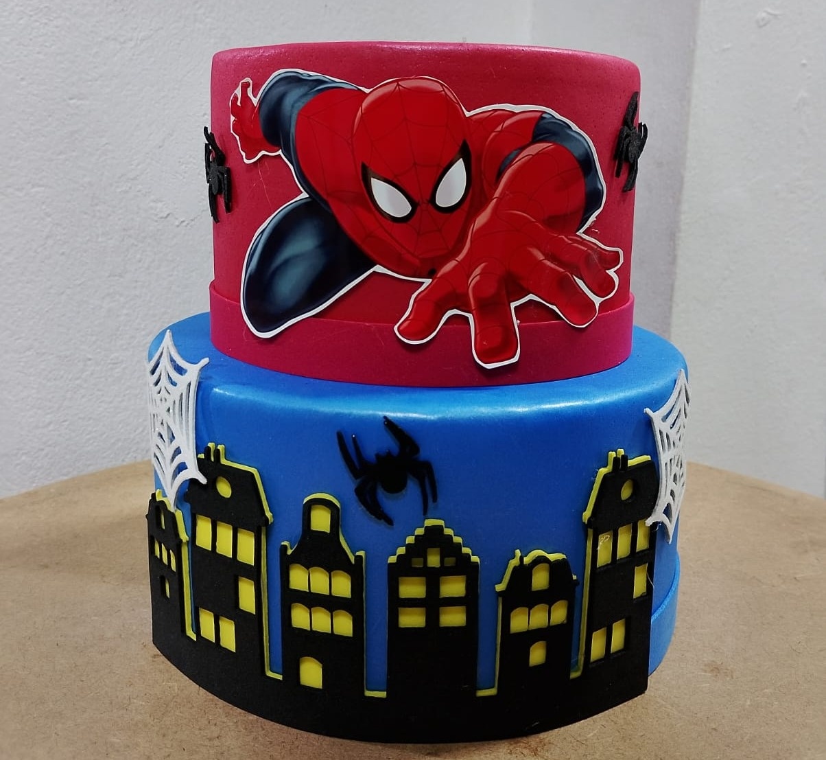 Bolo Homem Aranha  - Festejar Locações