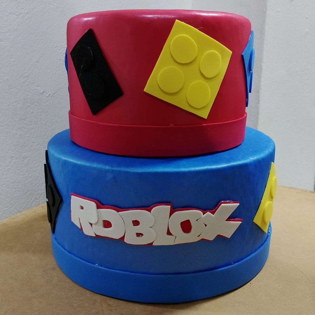 Bolo Roblox - Festejar Locações