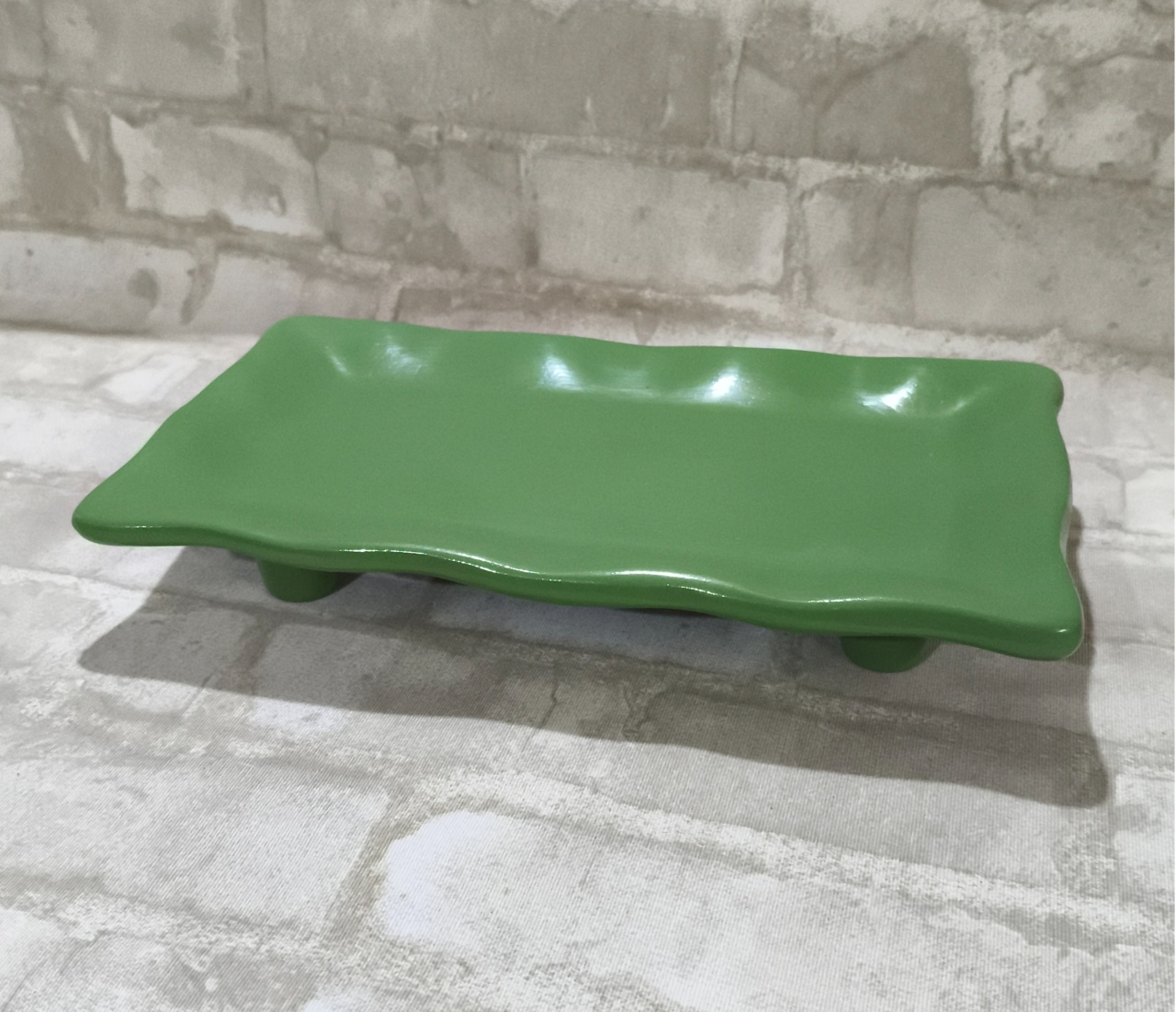 Travessa Cerâmica Com Pesinho Verde Musgo - Lirou, Yalou & Jack - Decorações 