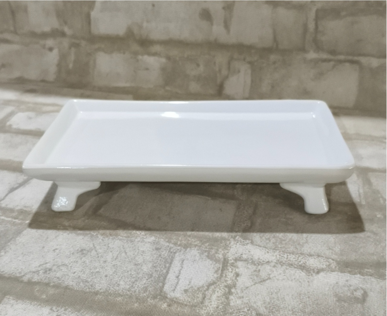 Travessa Cerâmica Com Pesinho Branco - Lirou, Yalou & Jack - Decorações 