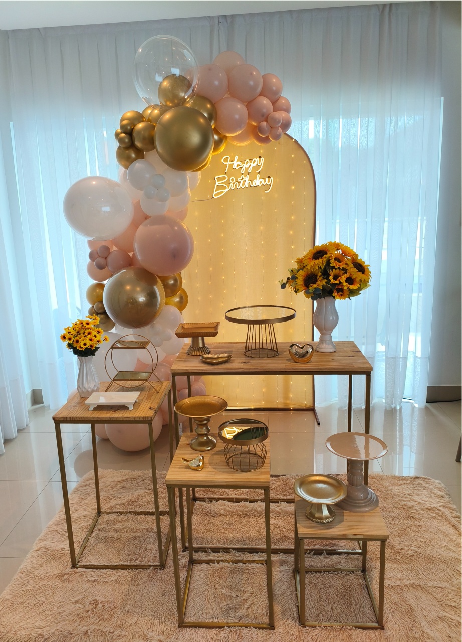 Bege, Branco E Dourado - Bianca Patrícia Floss