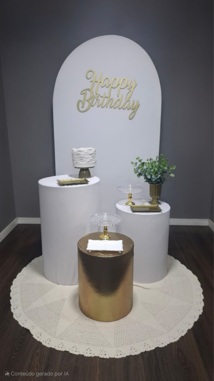 Romando Branco E Dourado Com Happy Birthday - Mundo da imaginação