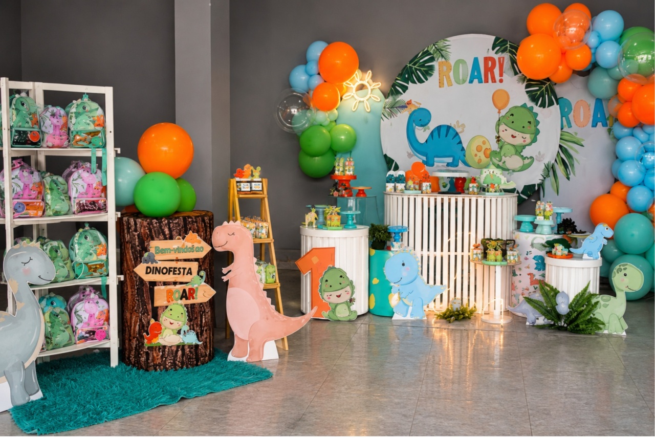 Personalizada Com Montagem + Balões Menino (Dino Baby) - BenLiz Loc e monte