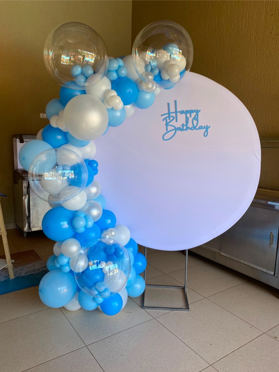 Arco de Balão Desconstruído - Catálogo Jake festa decore 