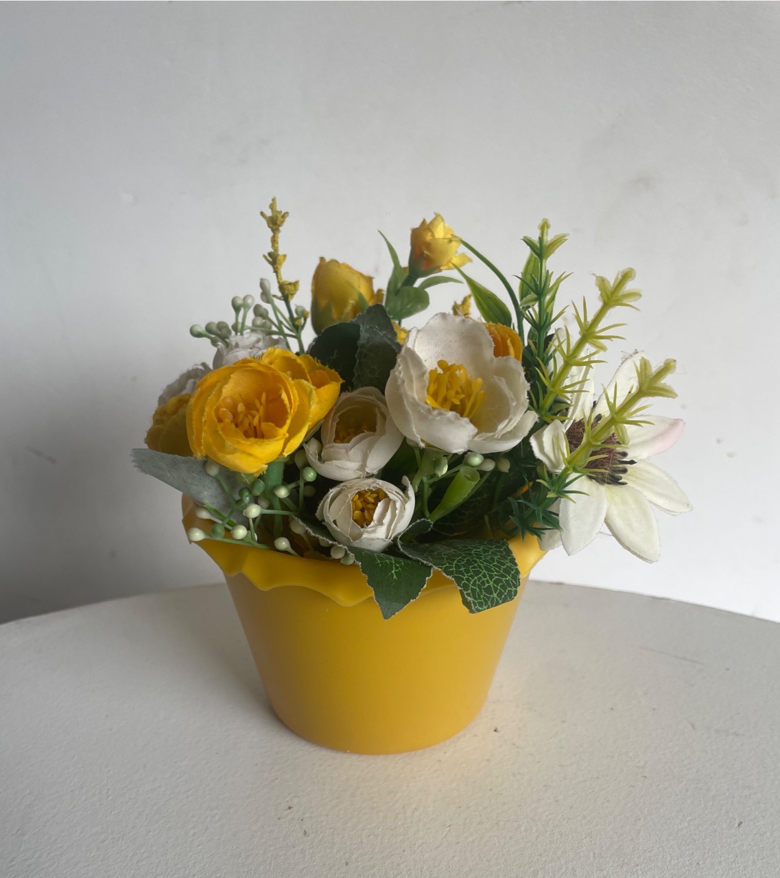 Flor Amarela Com Vaso Amarelo de Plastico - Rosy val decorações de Festas