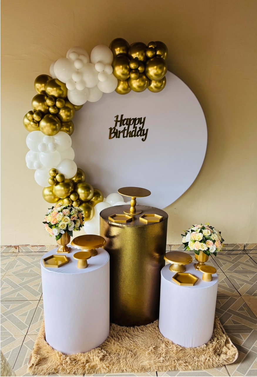 Branco E Dourado Locação  - Nessa Lopes Decorações 