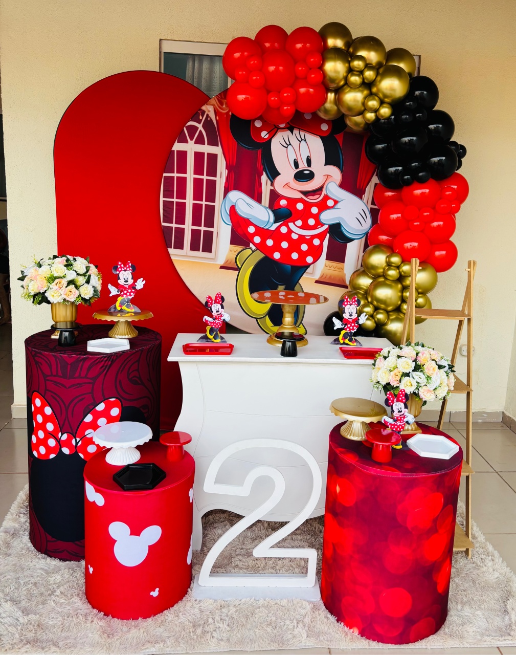 Minie  Kit Ouro Locação  - Nessa Lopes Decorações 