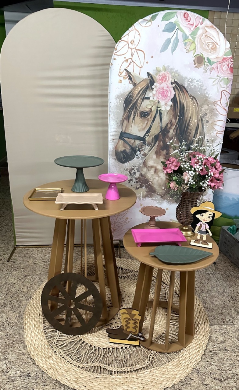 Cavalo Com Painel Romano  - Emília Decor Festas 