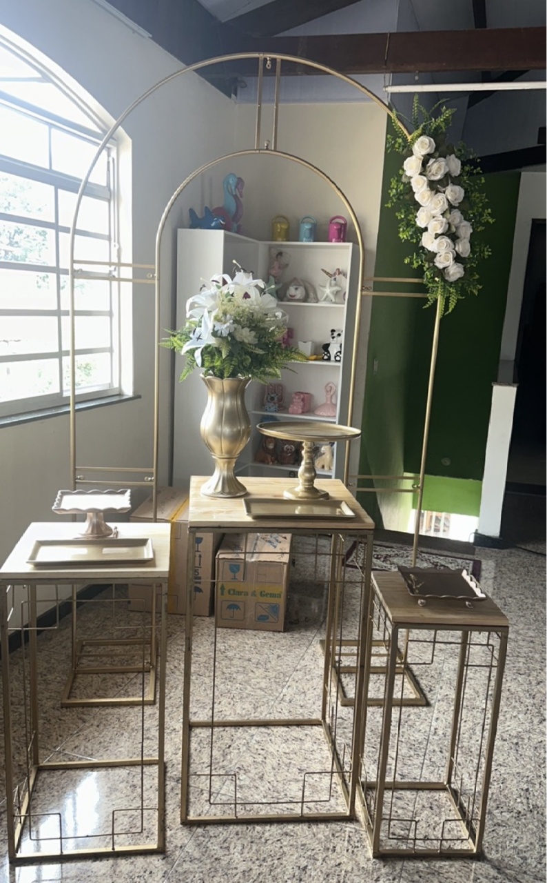 Kit Portal Com Mesas Quadradas  - Emília Decor Festas 