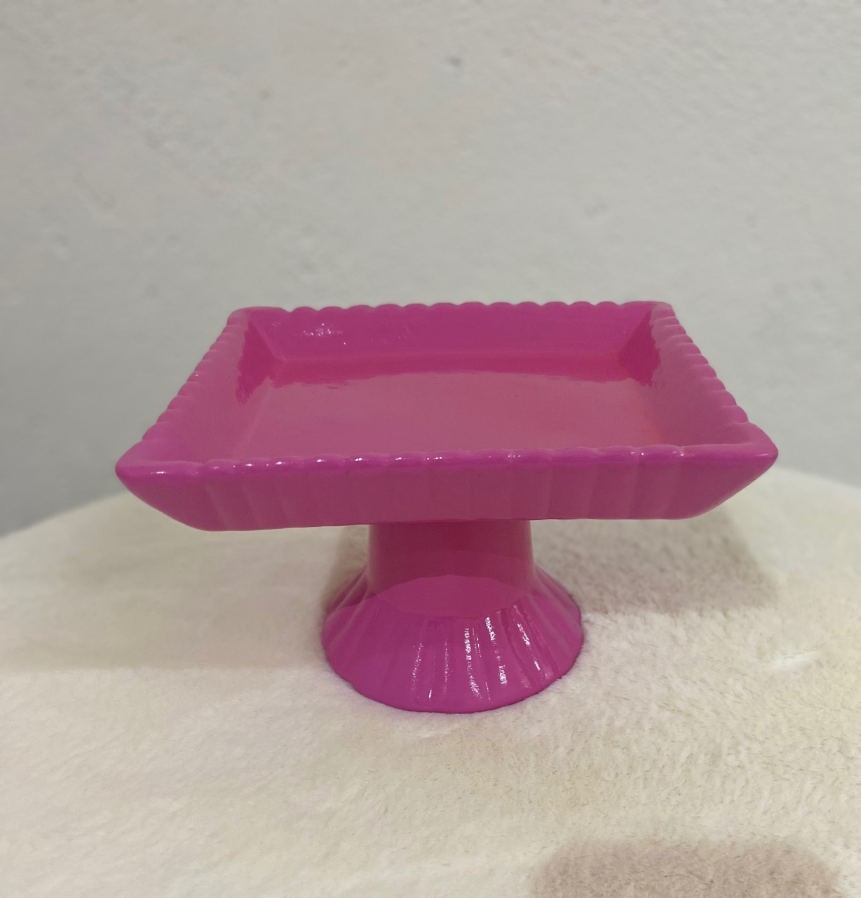 Boleira Cerâmica Quadrada Rosa  - UPFestas e Decorações