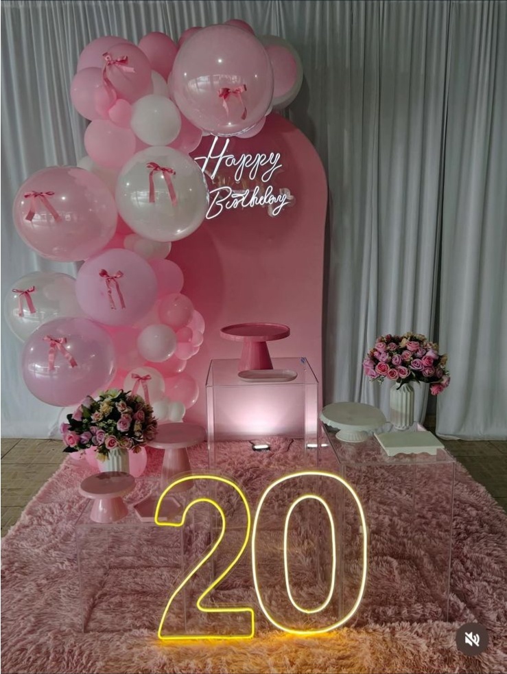 Decoração Personalizada 18 Anos - UPFestas e Decorações