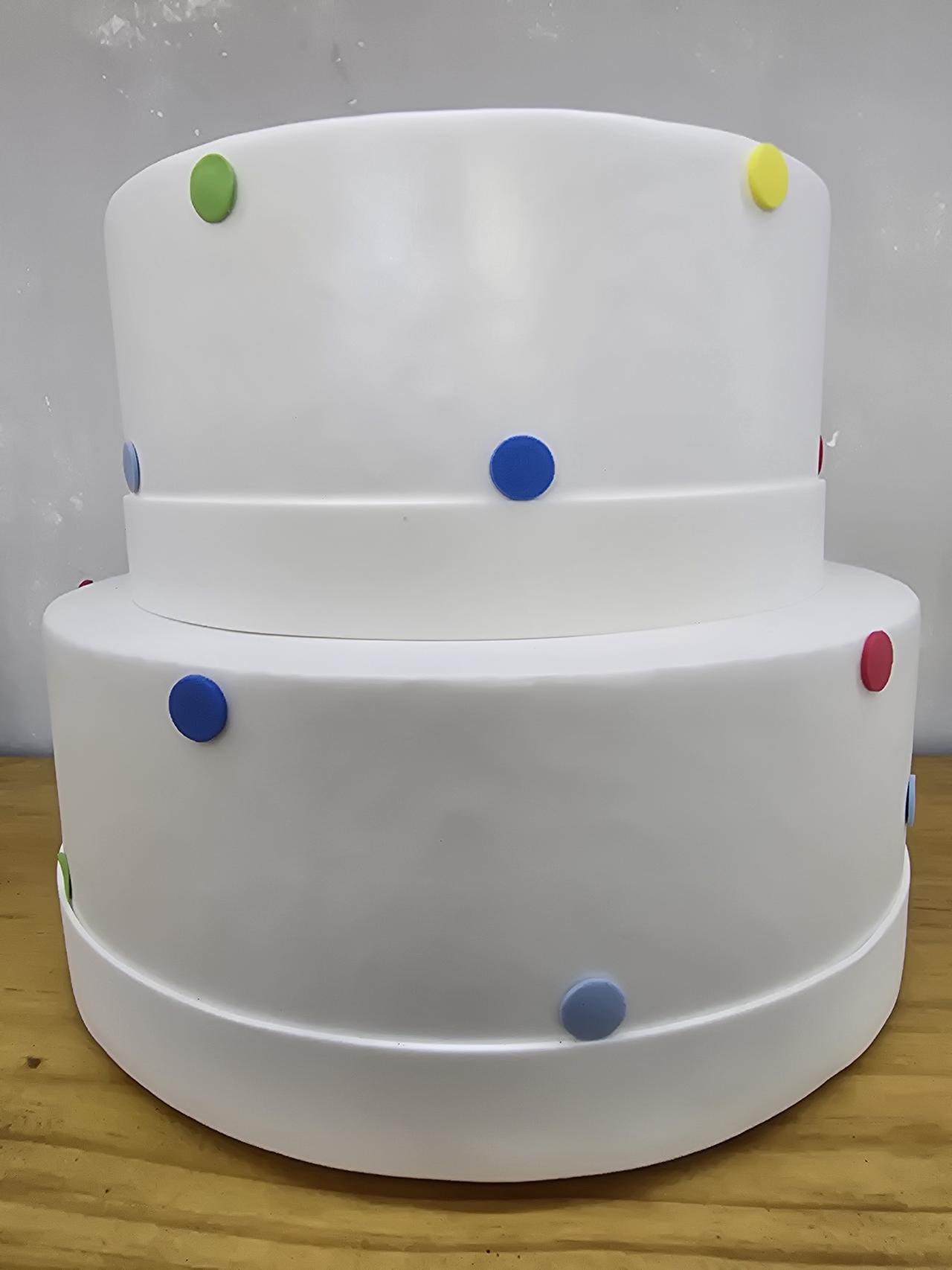 Bolo Fake Branco Com Bolinhas Coloridas - Pegue e Dekore