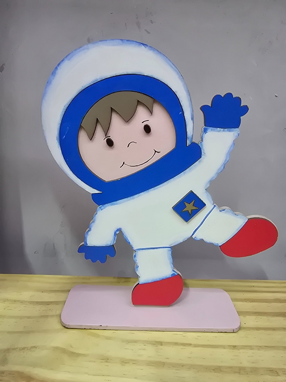 Display 3D Menino Astronauta - Pegue e Dekore