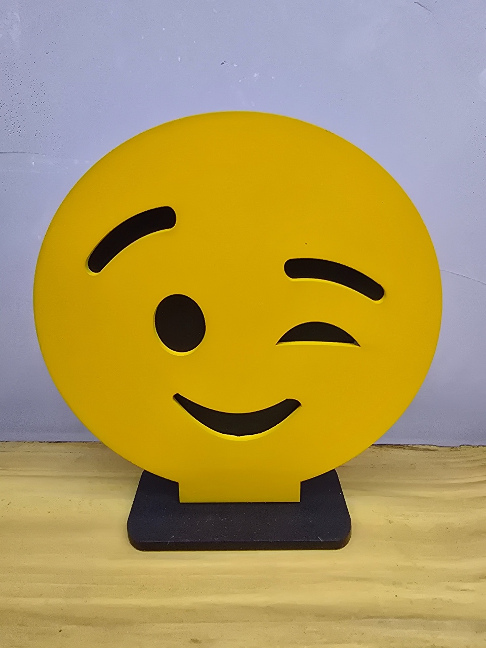 Display 3D Emoji Piscando Sorrindo  - Pegue e Dekore