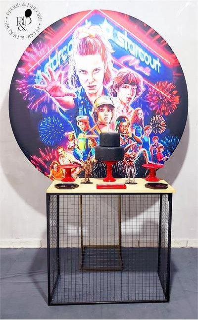 Stranger Things (Mesa Telada Preta) - Pegue e Dekore