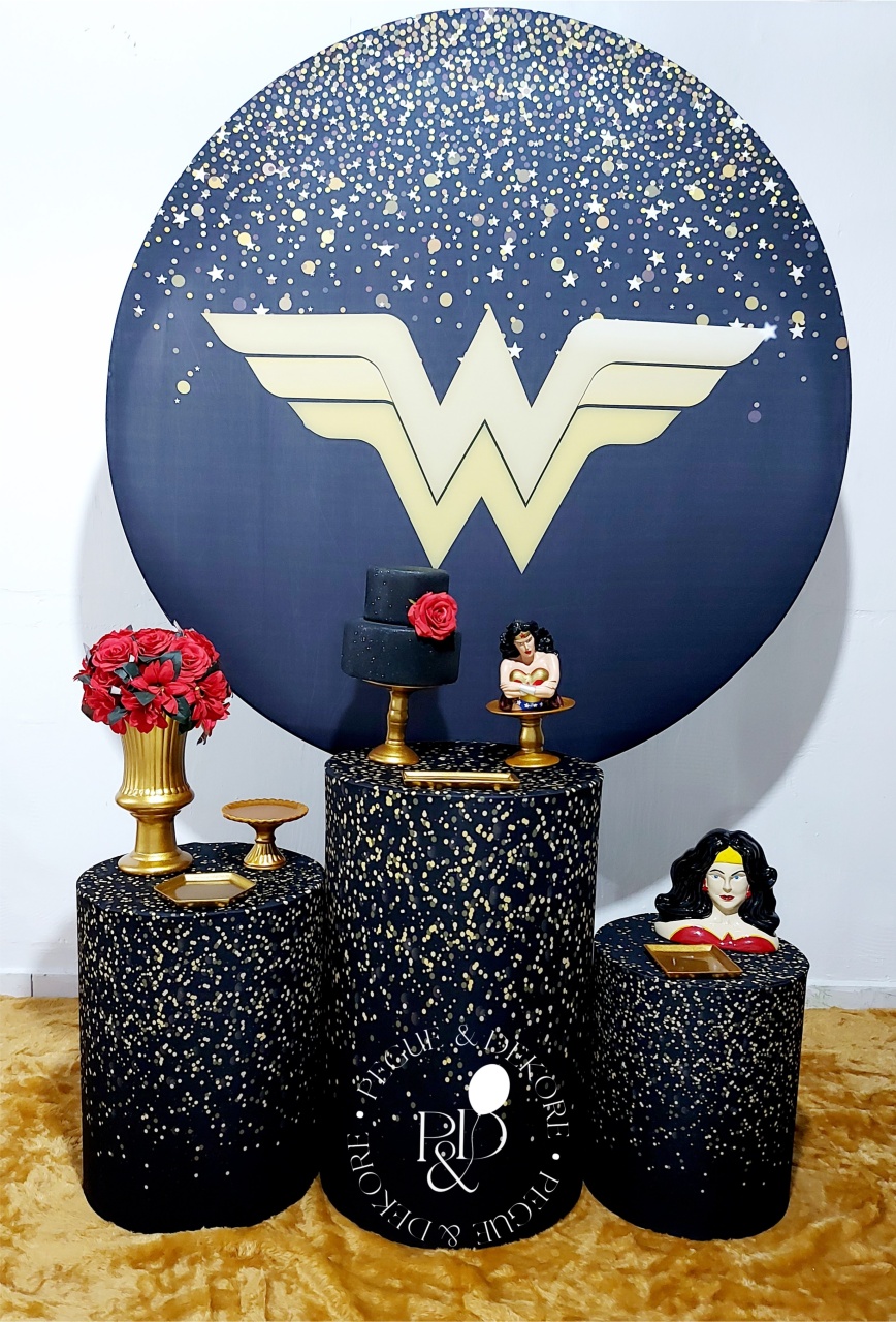 Kit Elegance Mulher Maravilha Dourada - Coleção: Heroínas  - Pegue e Dekore