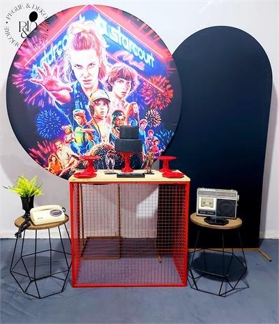 Stranger Things (Mesa Telada Vermelha/Mesas Diamante/Painel Lateral) - Pegue e Dekore