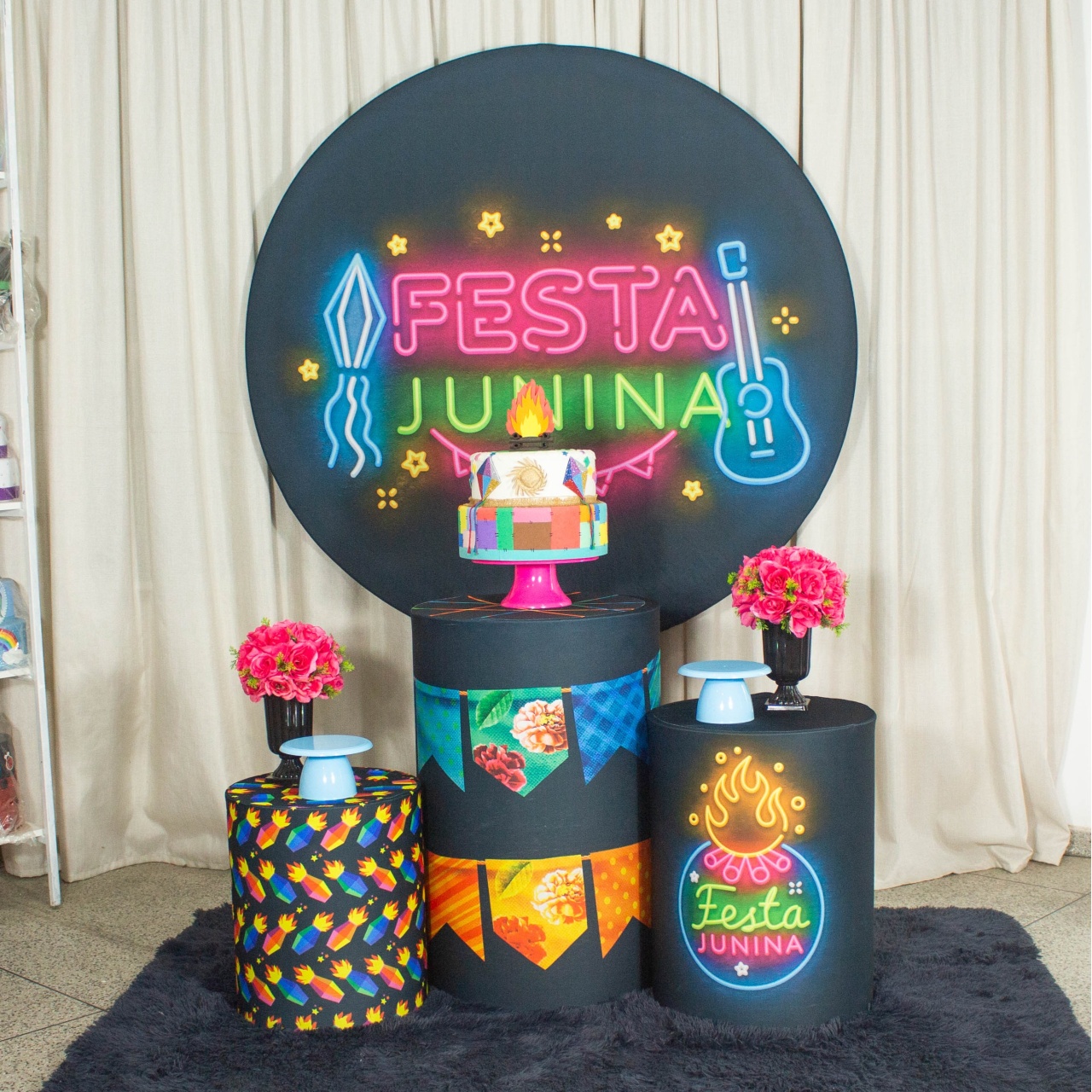 Decoração Festa Junina Arraia Neon - Kit M. - Cultivar Sonhos